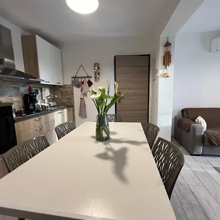 Apartment A Ca; Gialla