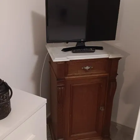 A Ca; Gialla Apartment
