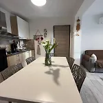 Apartment A Ca; Gialla